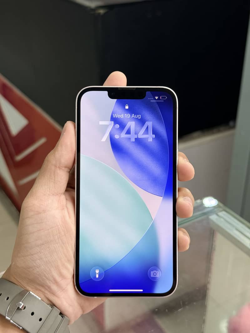 Apple iPhone 13 5