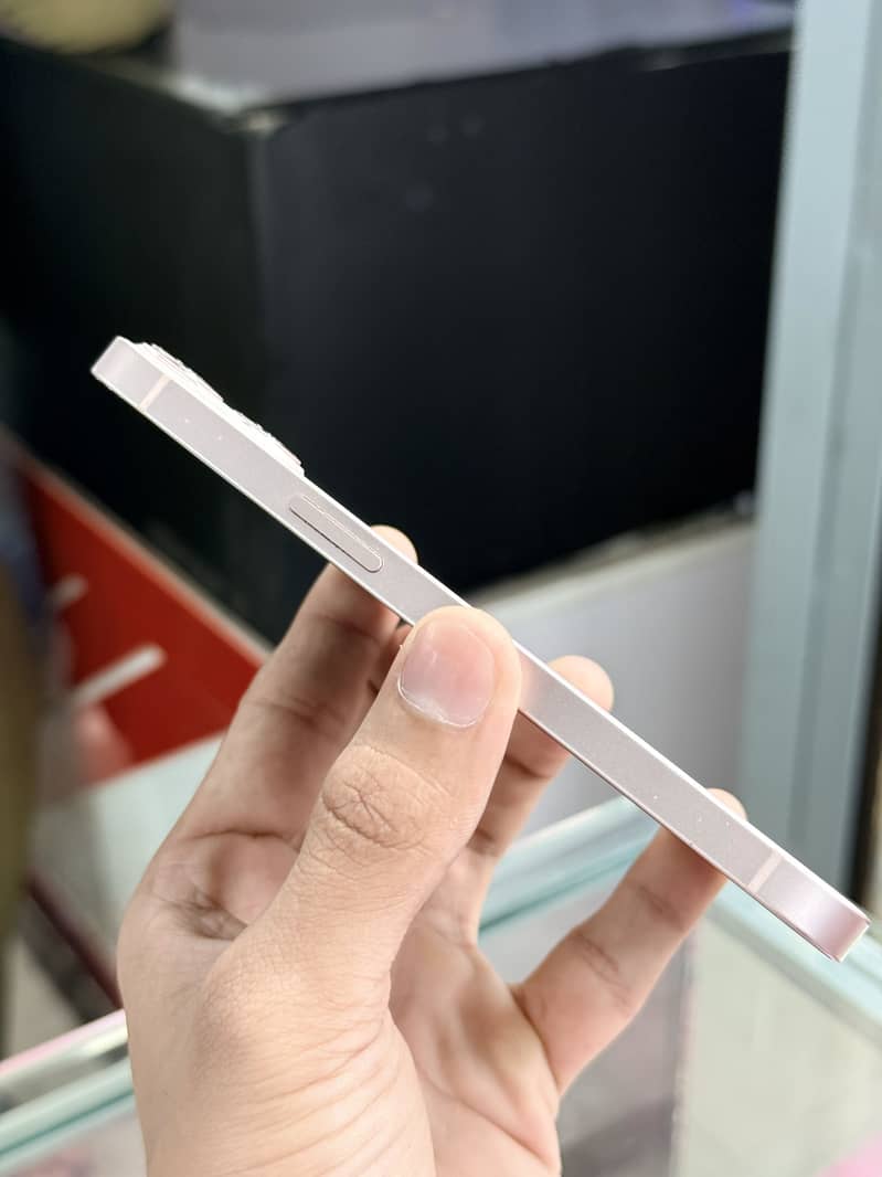 Apple iPhone 13 6