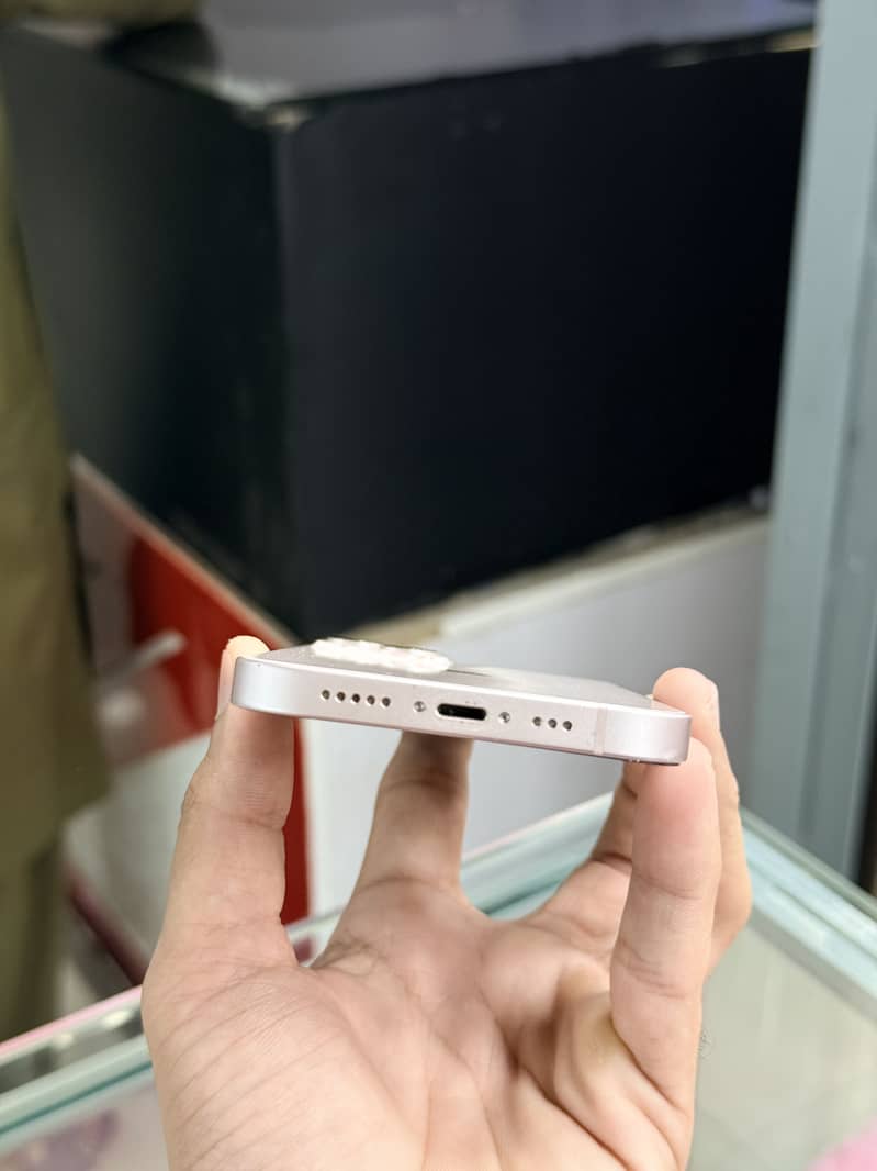Apple iPhone 13 7