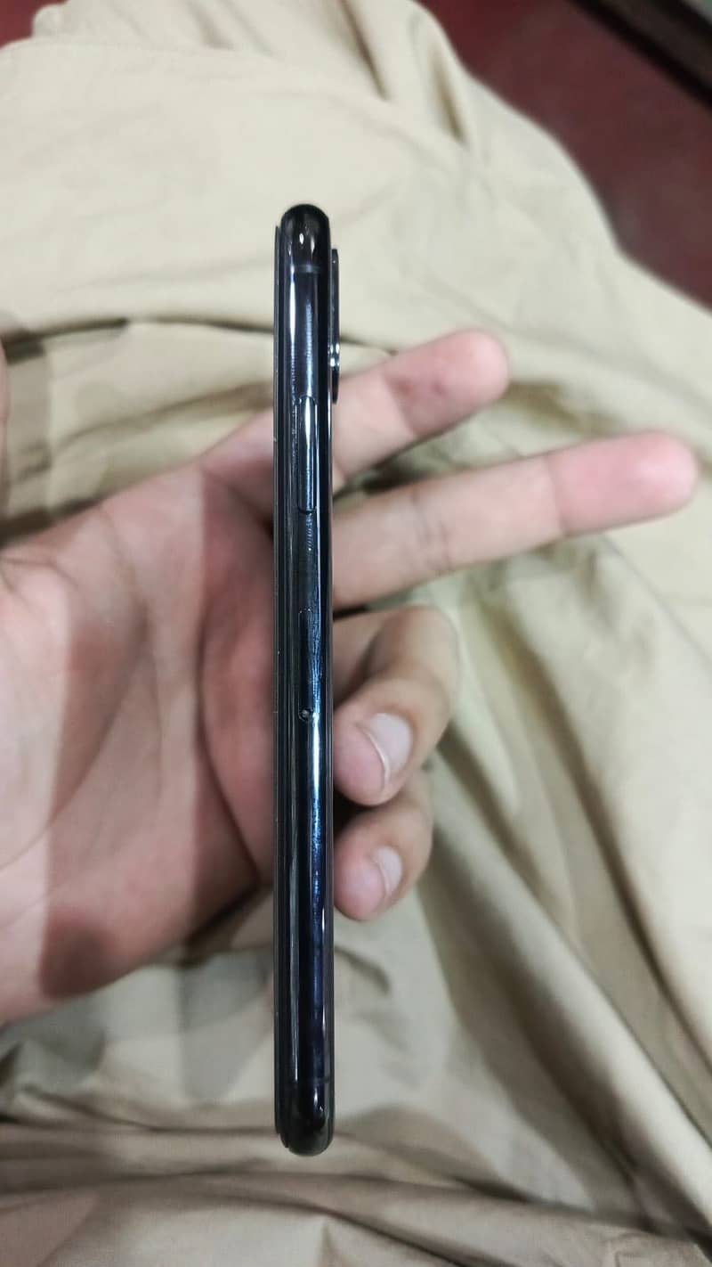 Apple iPhone X 5