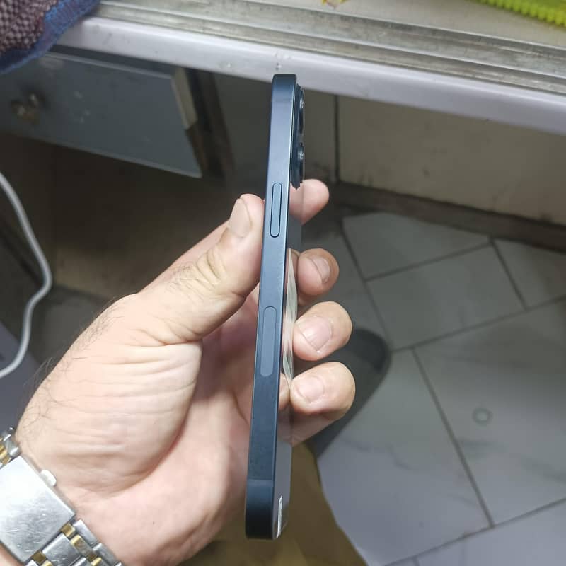 Apple iPhone 13 2