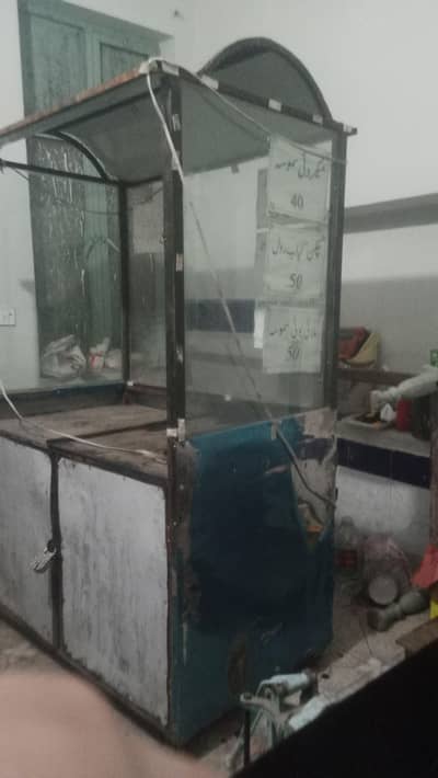 burger shawarma counter
