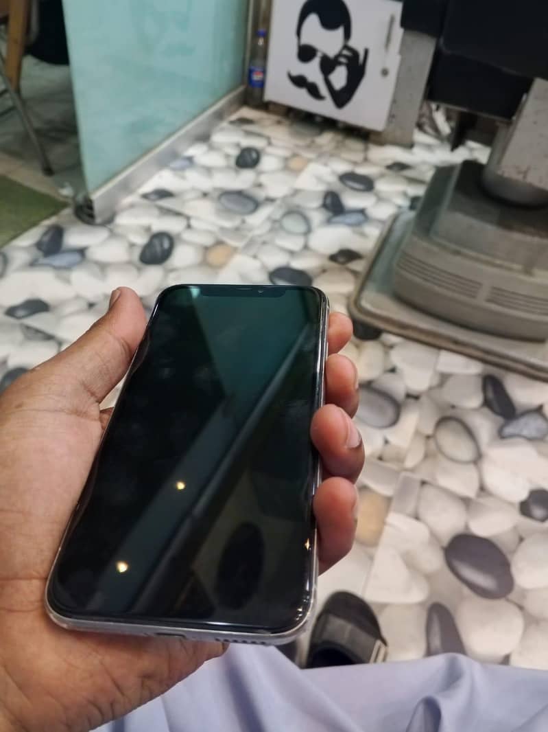 Apple iPhone X 6