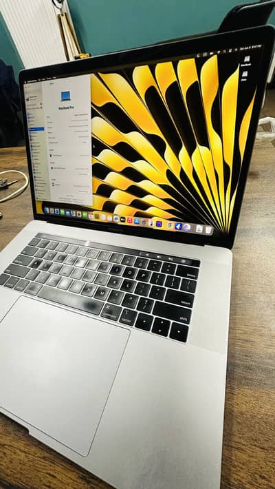 MacBook Pro core i9 32GB RAM 4GB Graphics 512GB Nvme 87Watt charger