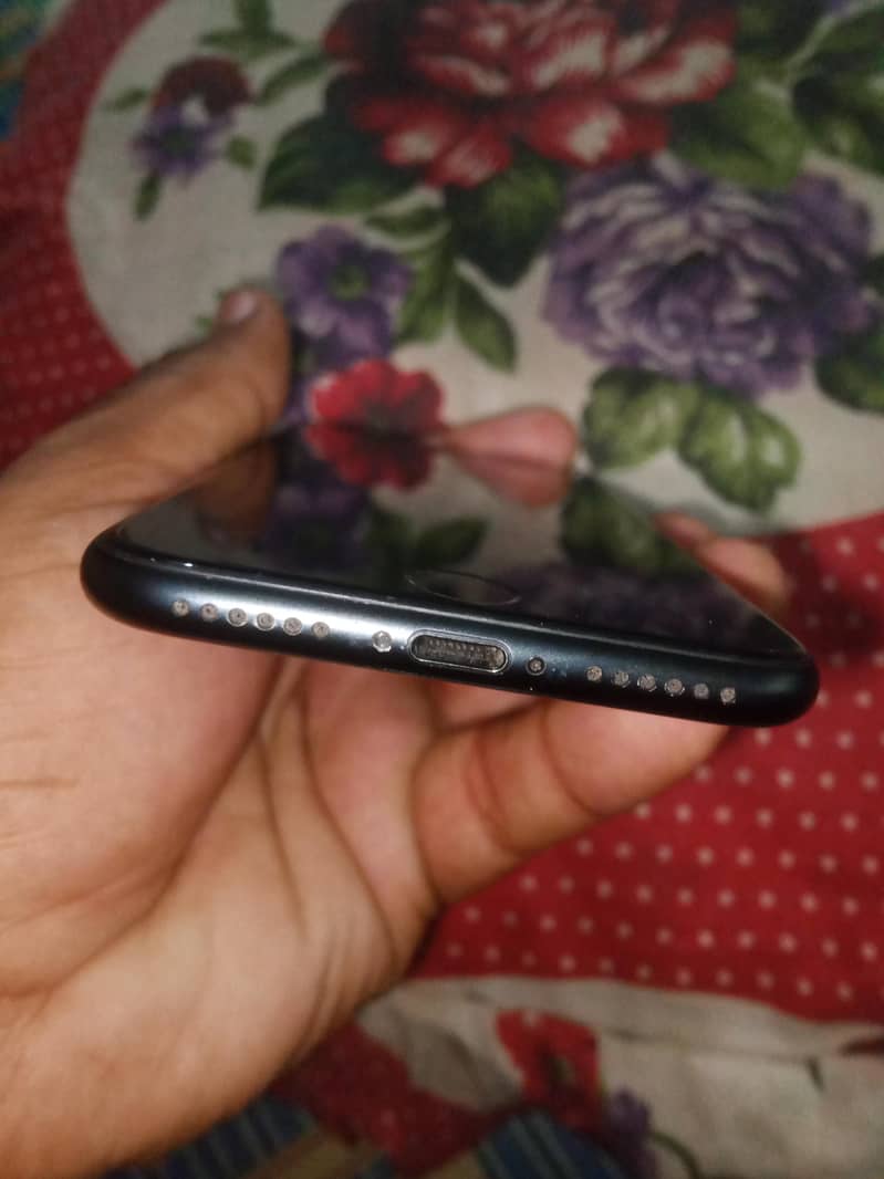 Apple iPhone 7 3