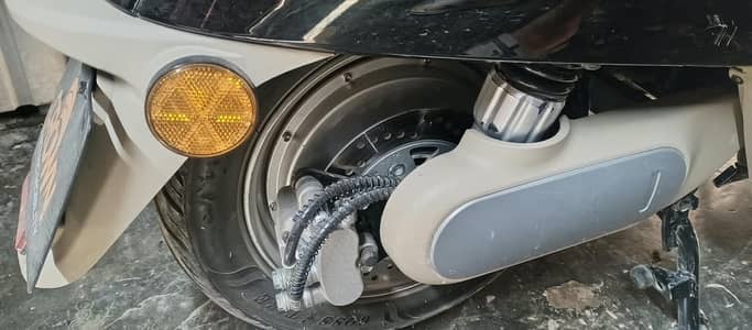 Scooty Crown