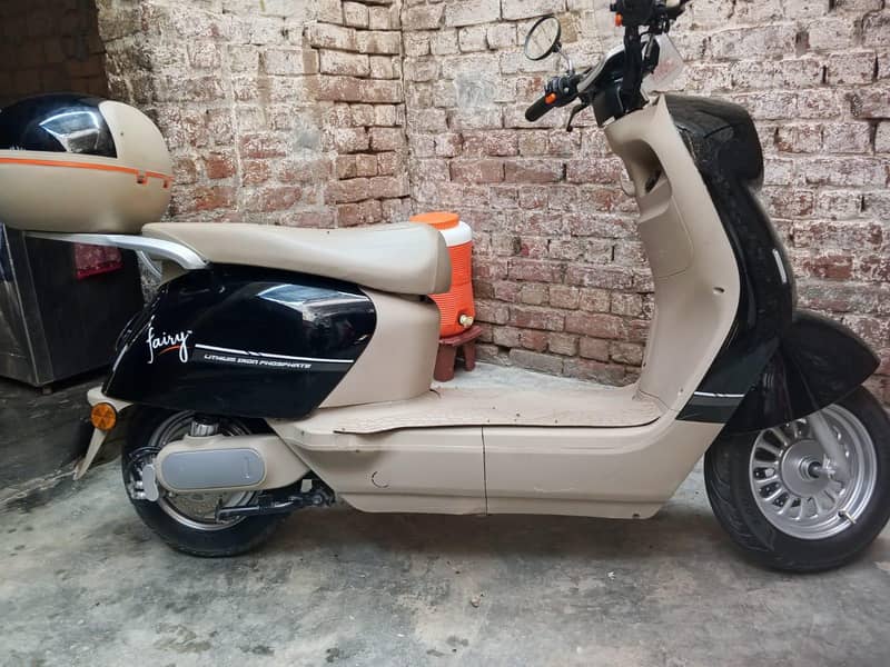 Scooty Crown 1