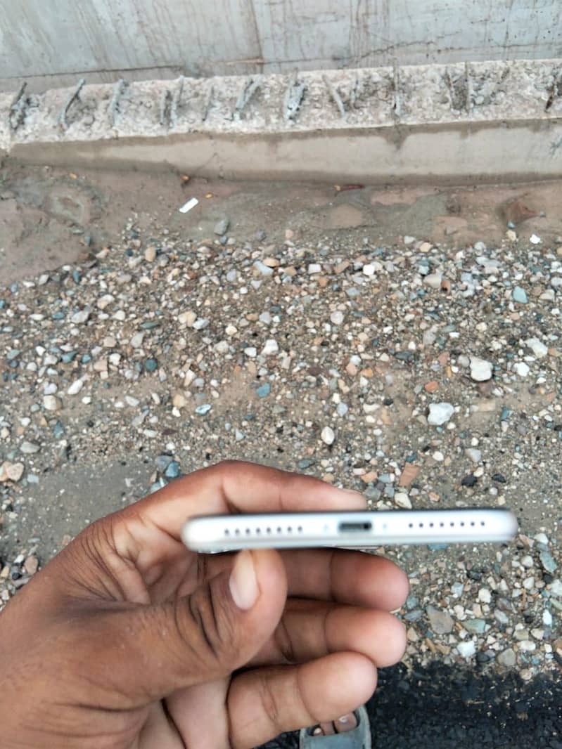 Apple iPhone 7 Plus 2