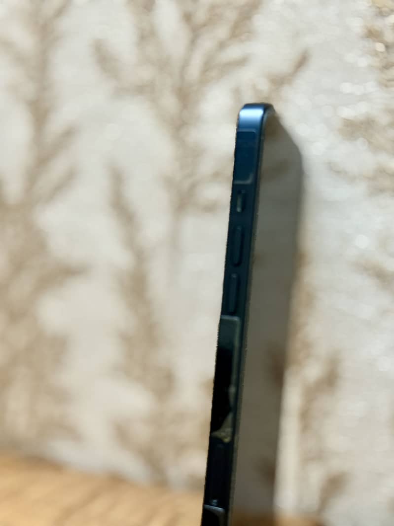iPhone 13 JV 3