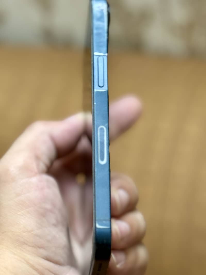 iPhone 13 JV 4