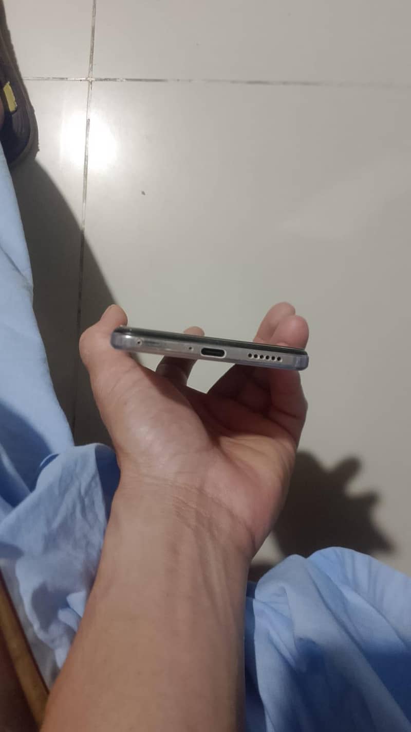 Vivo V21e 4