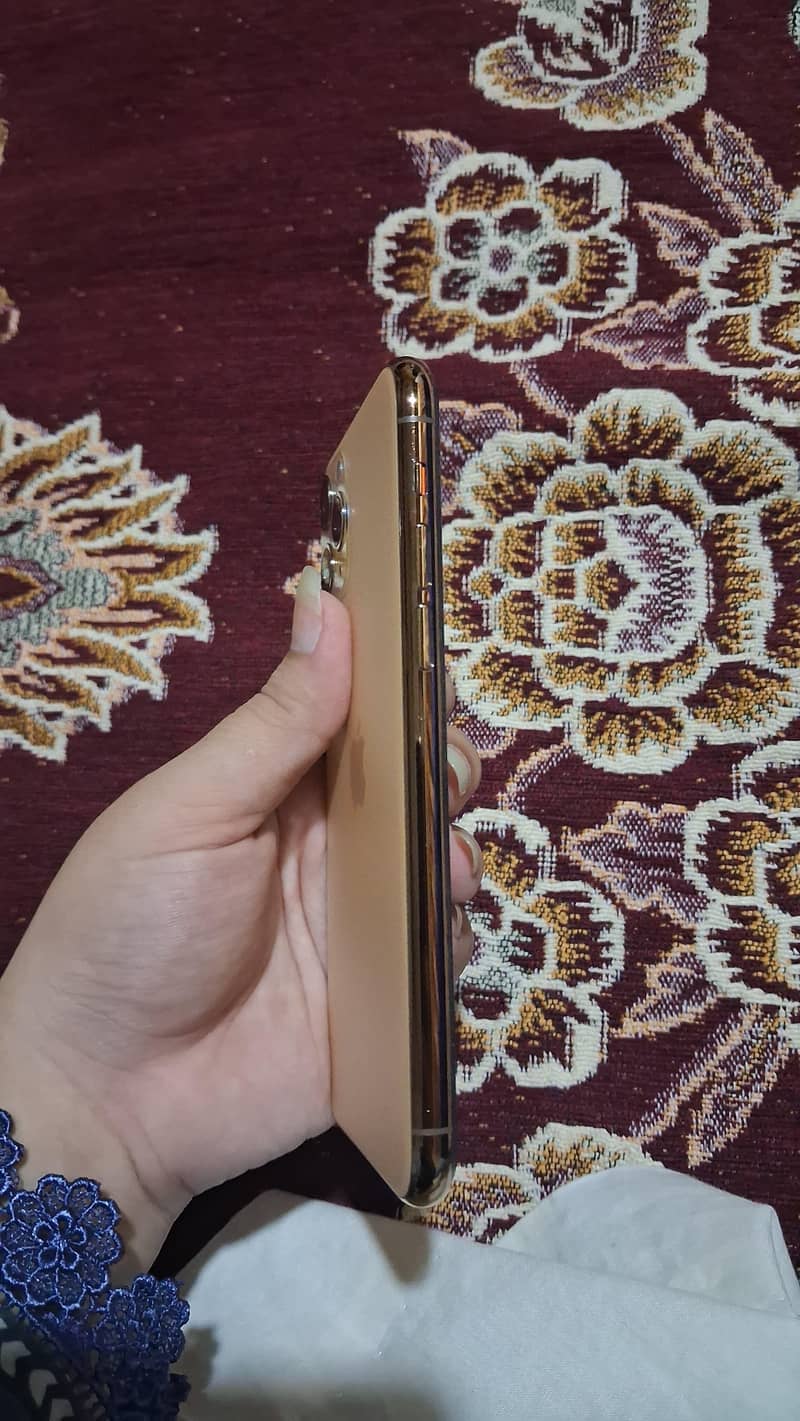 Apple iPhone 11 Pro 2