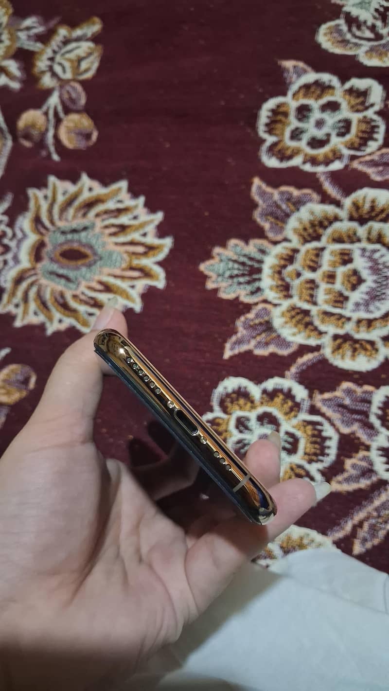 Apple iPhone 11 Pro 4