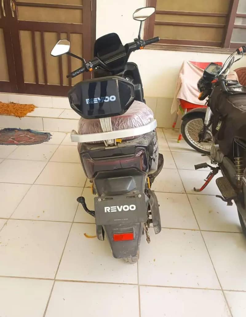 Revoo A12 1