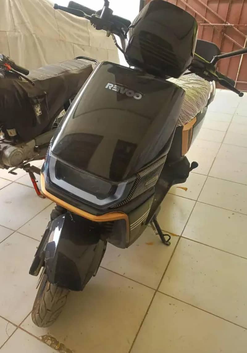 Revoo A12 2