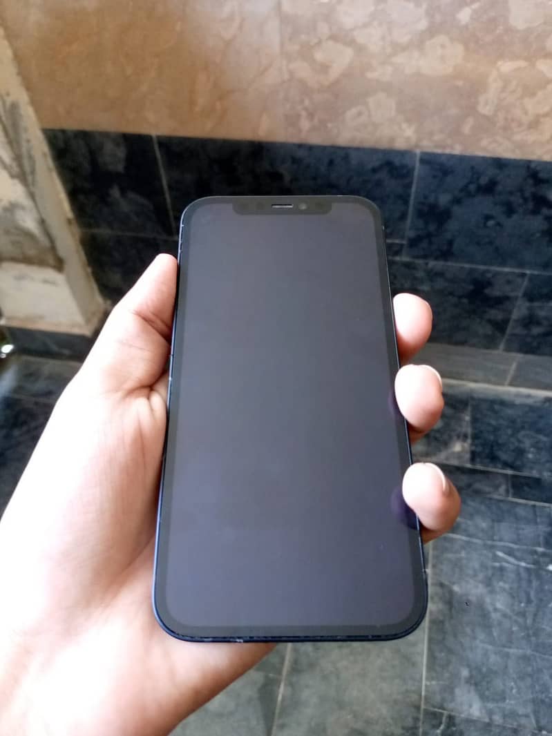 Apple iPhone 12 3