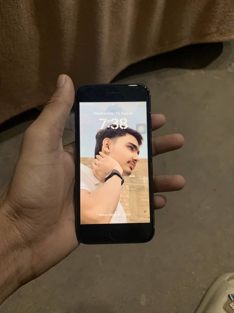 Apple iPhone 8 1
