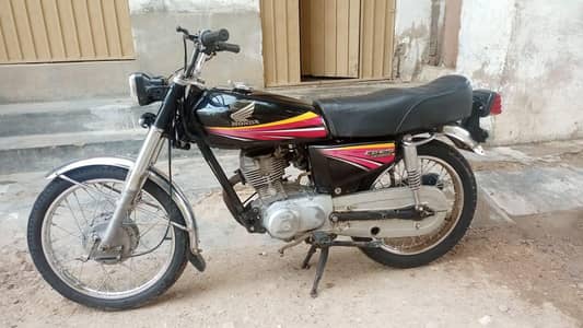 125 2010 model haii karachi number haii