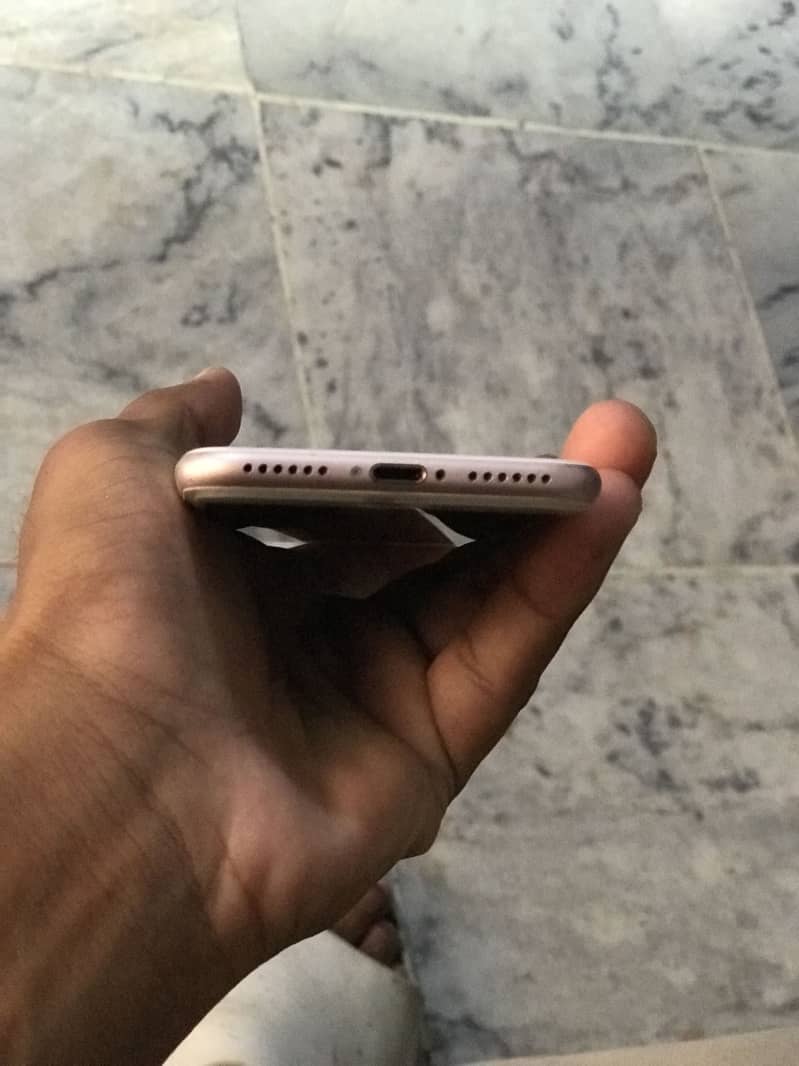 Apple iPhone 7 0