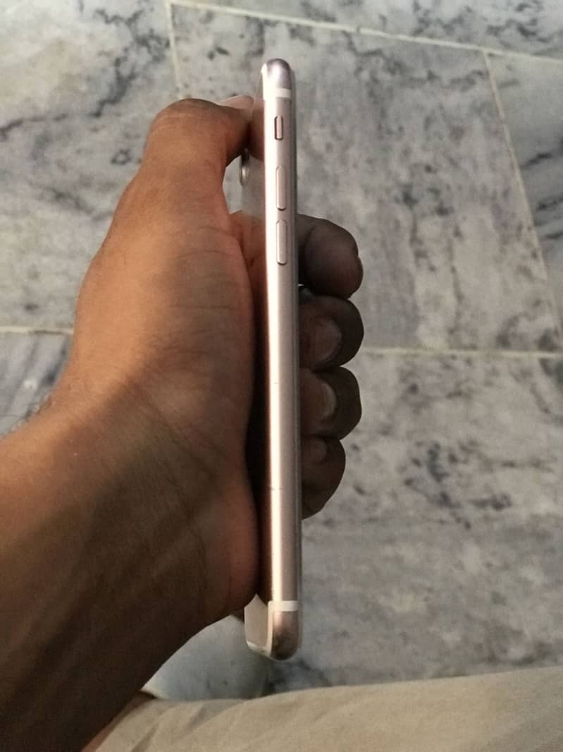 Apple iPhone 7 4