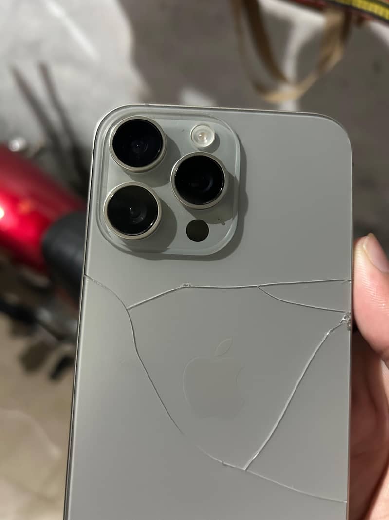 Apple iPhone 15 Pro Max 3