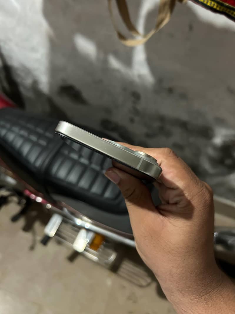 Apple iPhone 15 Pro Max 7