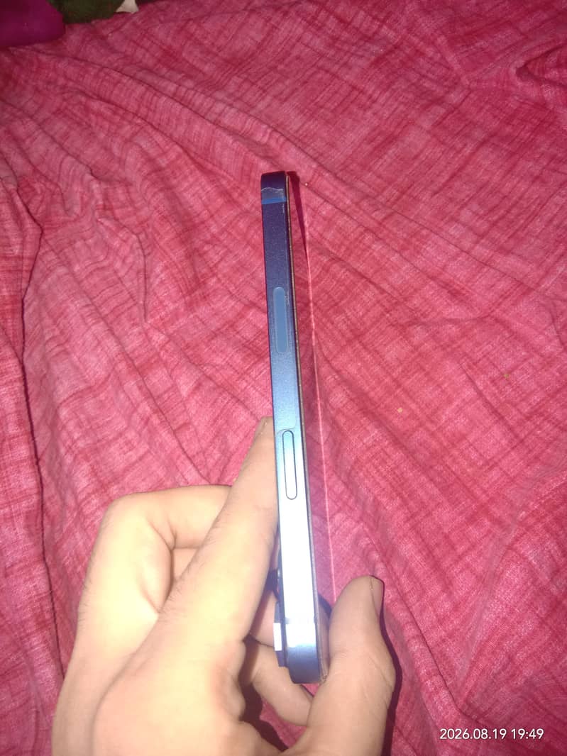 Apple iPhone 13 2