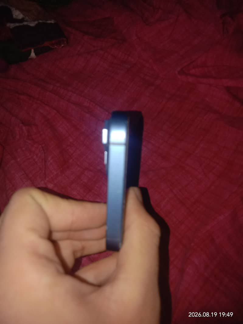 Apple iPhone 13 5