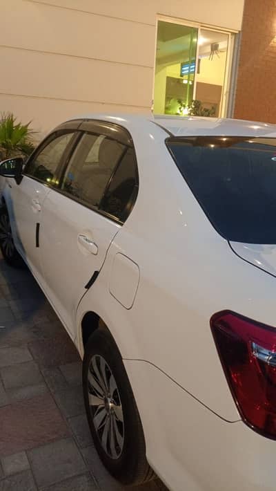 Toyota Corolla Axio 2015