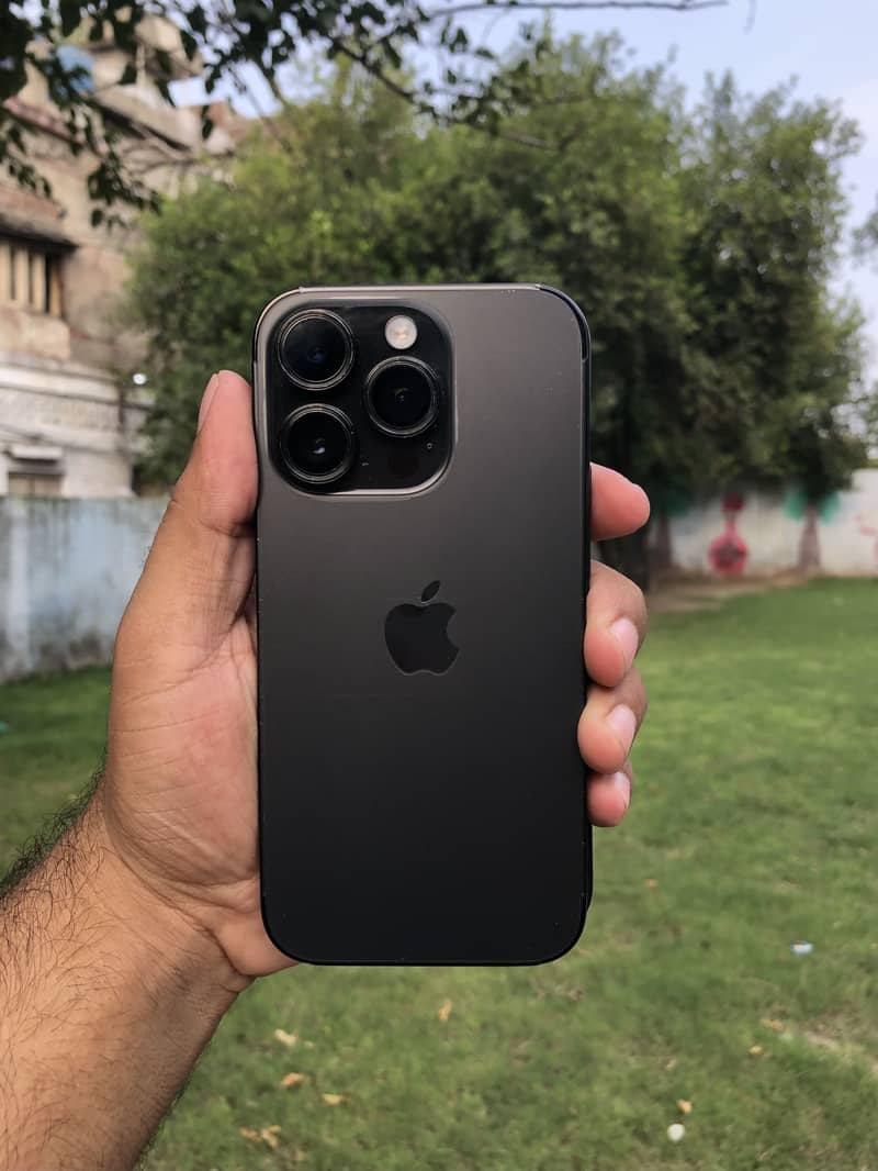 Apple iPhone 14 Pro 1