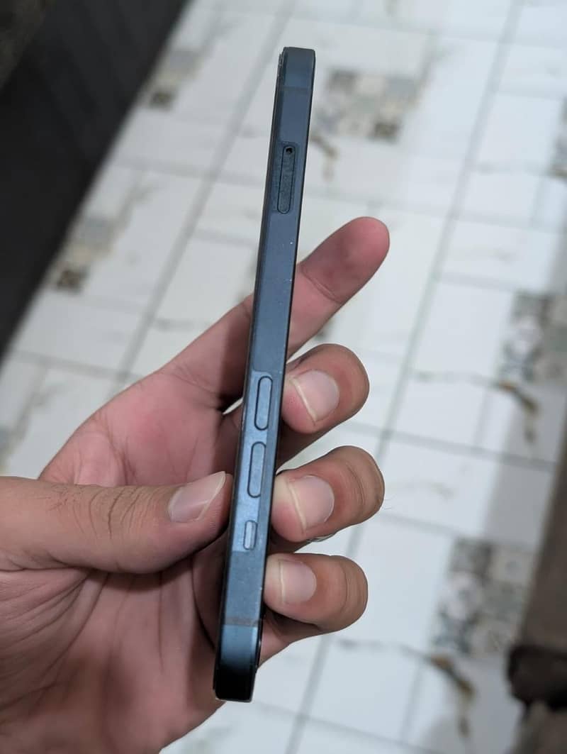Apple iPhone 13 2