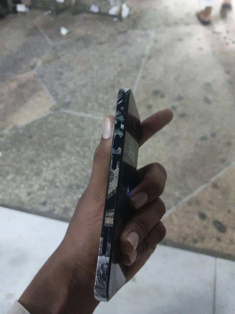 Apple iPhone 13 2