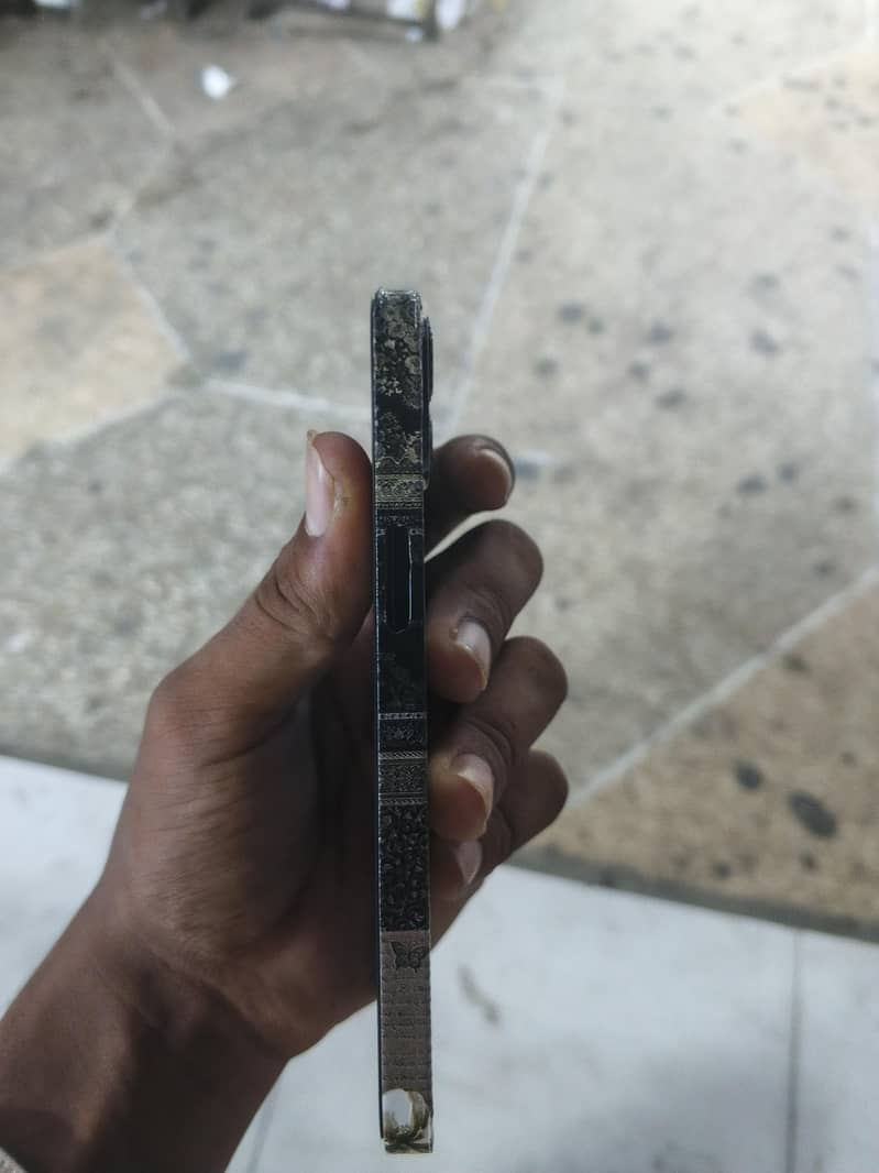 Apple iPhone 13 3