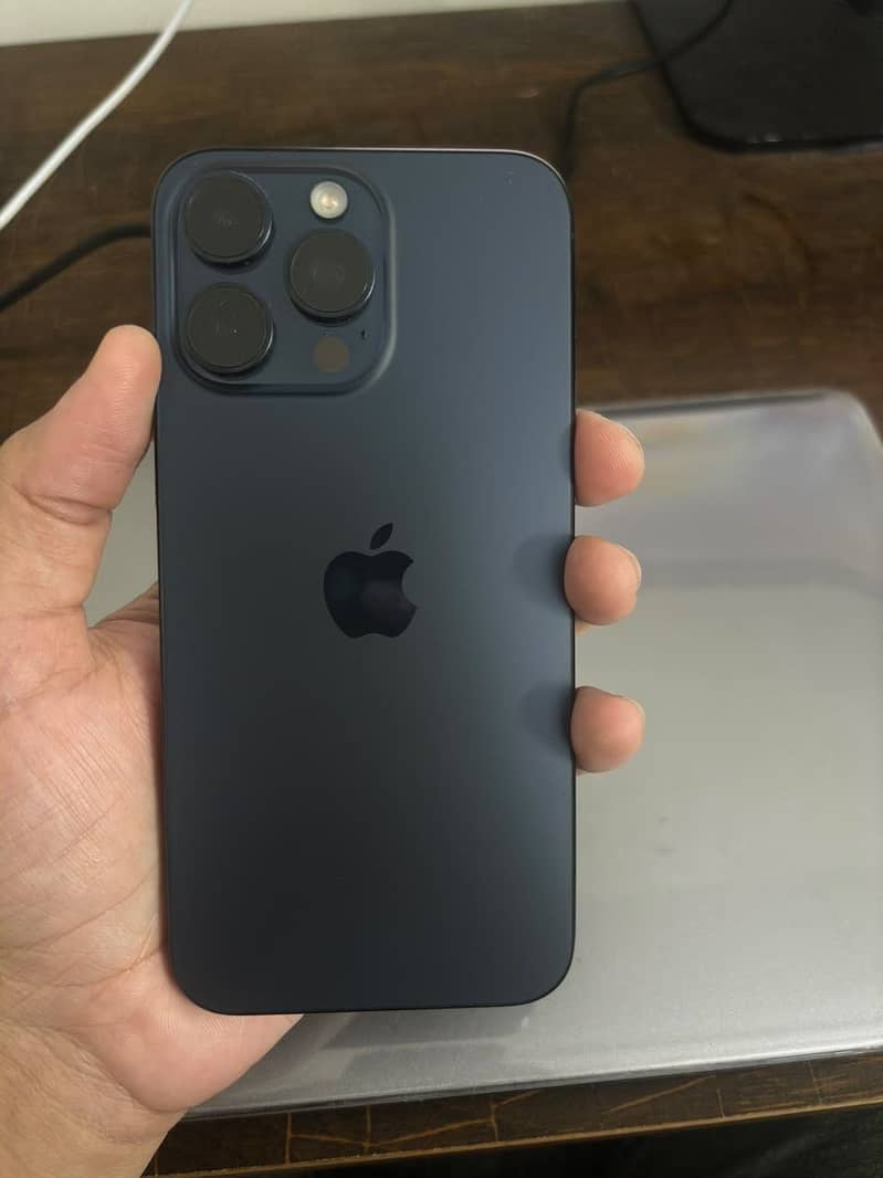 Apple iPhone 15 Pro Max 1