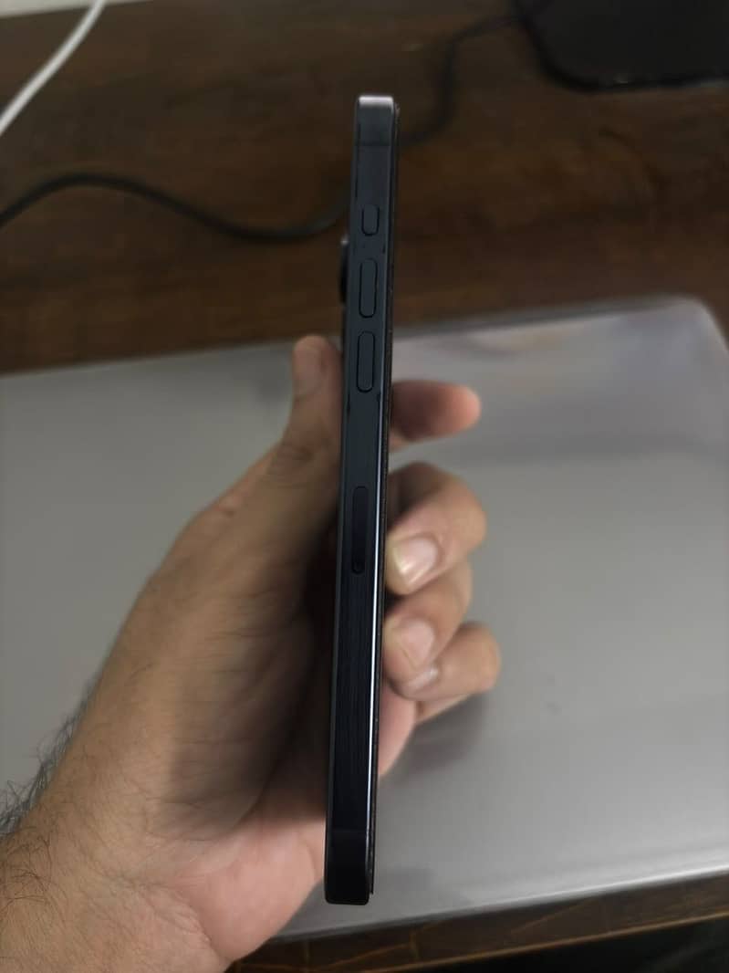 Apple iPhone 15 Pro Max 2