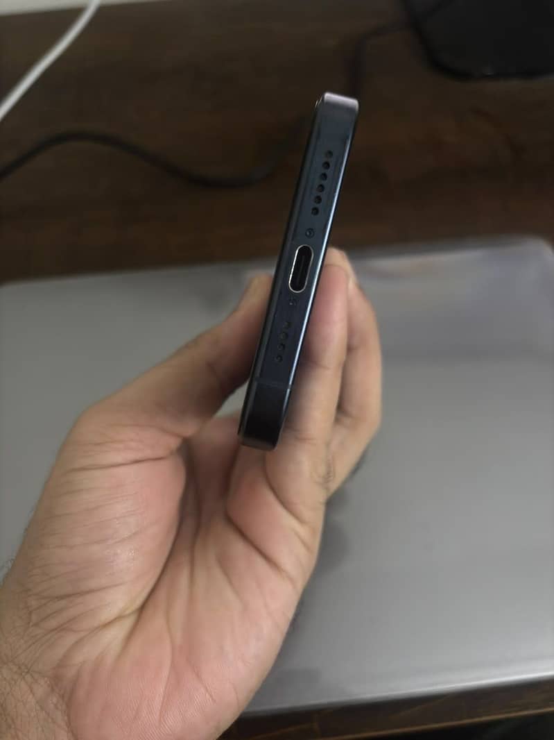 Apple iPhone 15 Pro Max 4