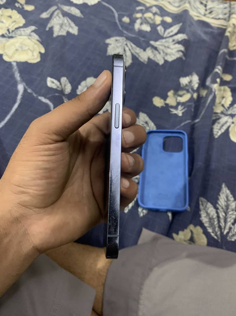 Apple iPhone 13 Pro 2