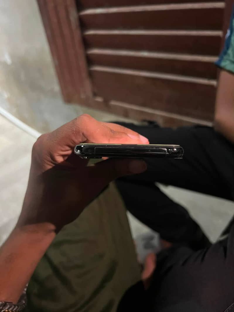 Apple iPhone X 3