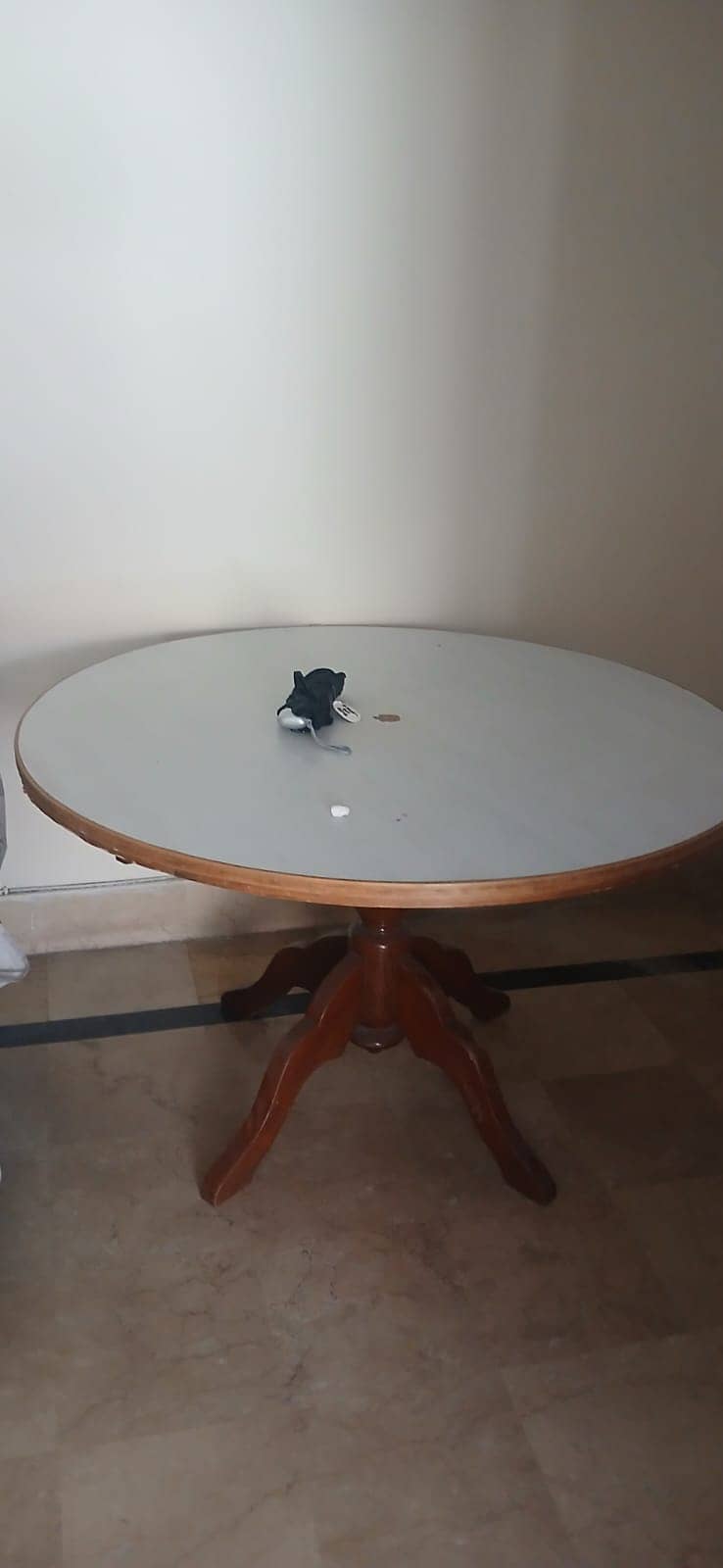 Dining Table & 6 Chairs 1