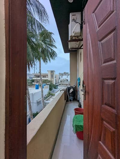 North Nazimabad block D 2nd floor 3 bed DD 3 attached Washrooms Huge bed rooms sizes