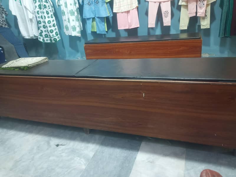 2 benches 0