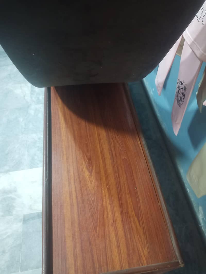 2 benches 4