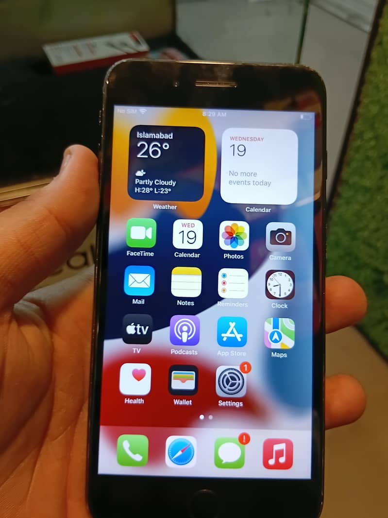 Apple iPhone 7 Plus 1