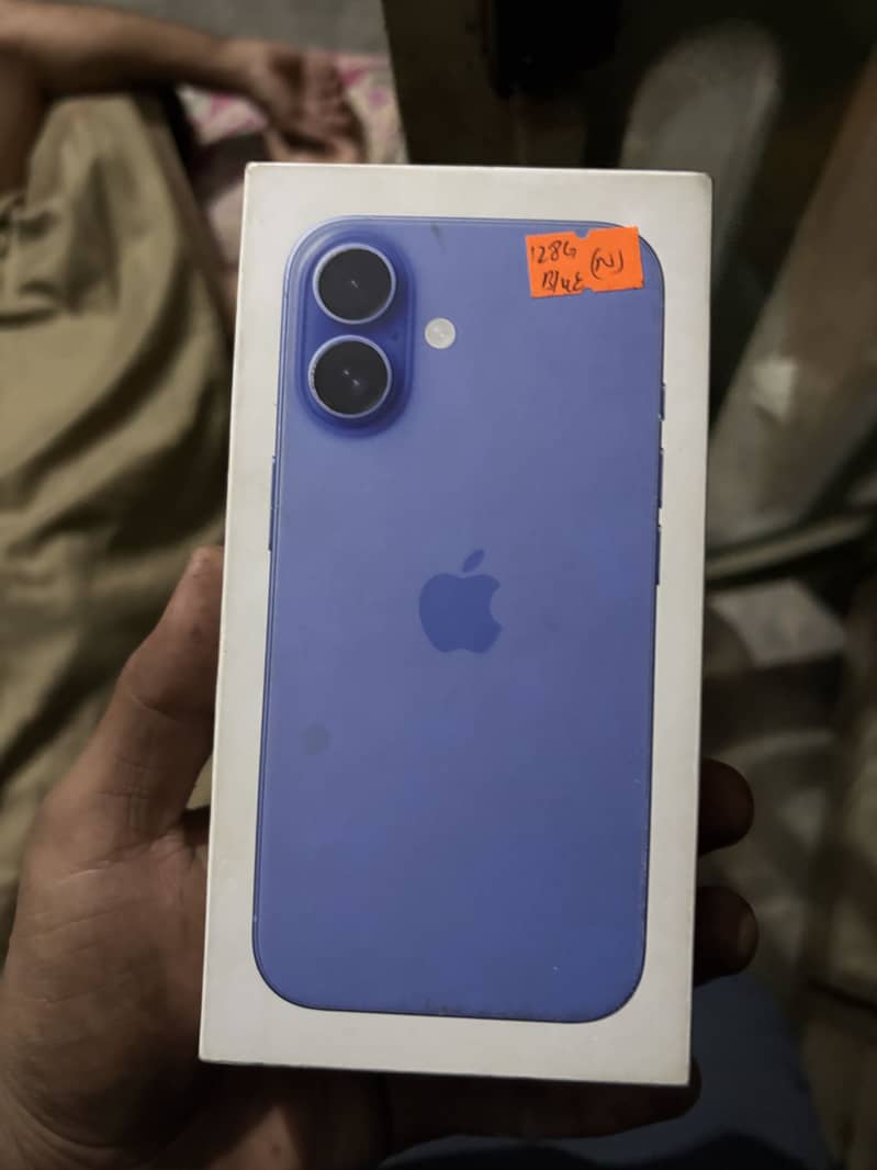 Apple iPhone 16 6