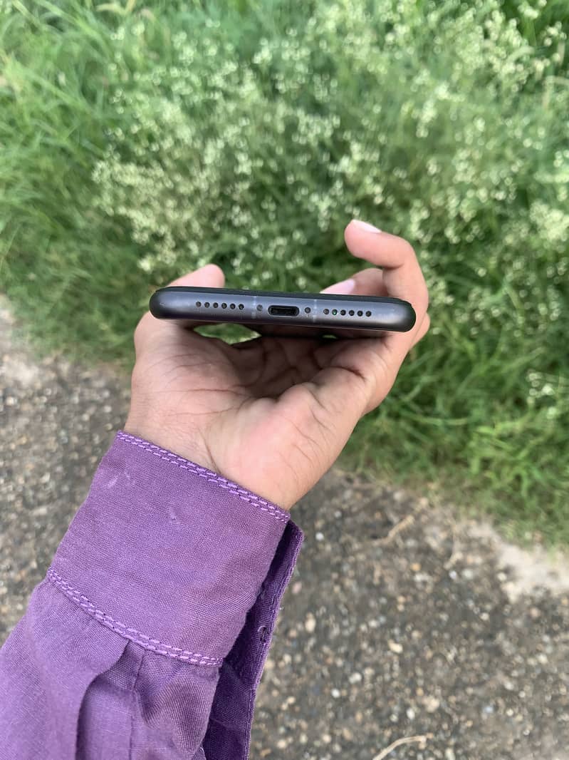 Apple iPhone 11 3