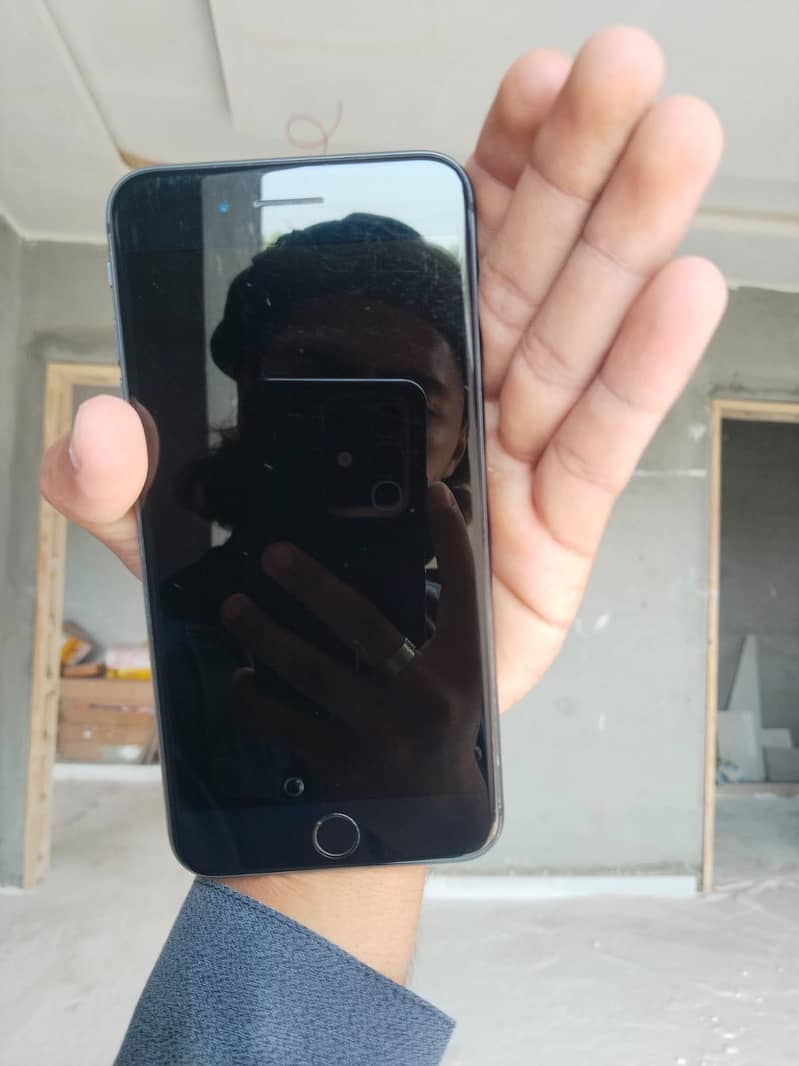 Apple iPhone 8 Plus 1