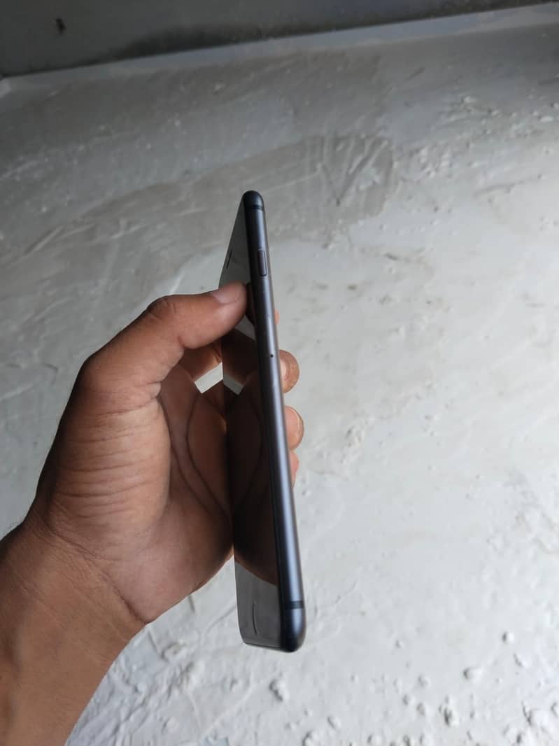 Apple iPhone 8 Plus 3