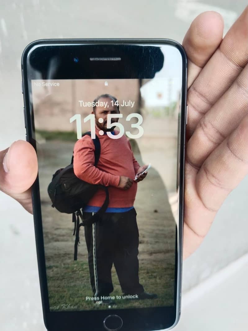 Apple iPhone 8 Plus 4