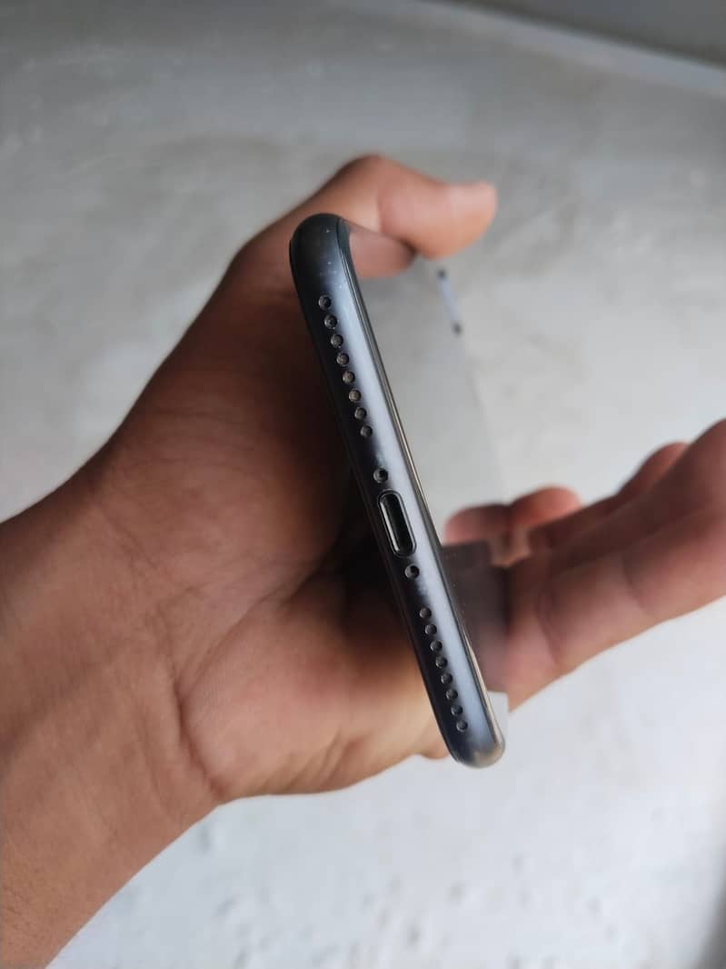 Apple iPhone 8 Plus 5