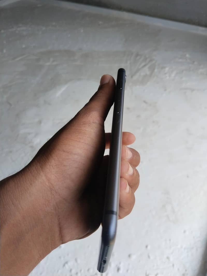 Apple iPhone 8 Plus 6